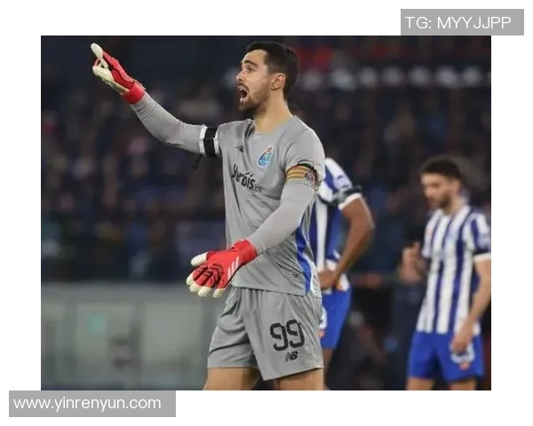 科斯塔波尔图门将展现惊人反应能力引发球迷热议与赞叹